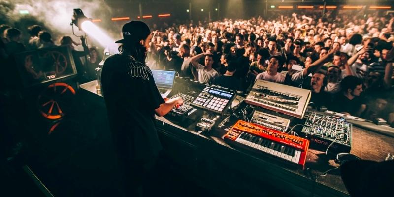 The Iconic Extended Live Sets of Reinier Zonneveld