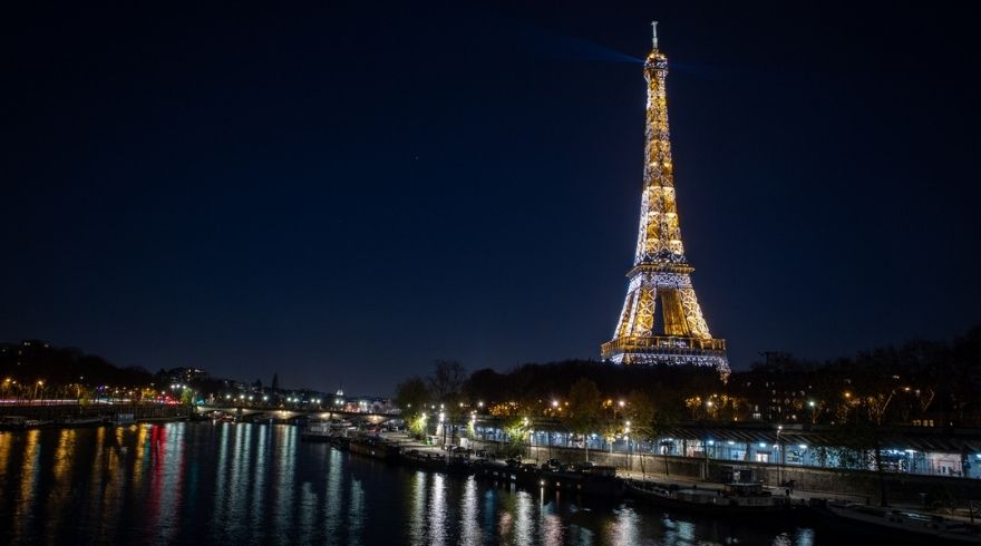 France loosens its restrictions on nightclubs