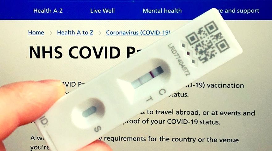 Boris Johnson urges NYE partygoers to take tests despite glaring shortages