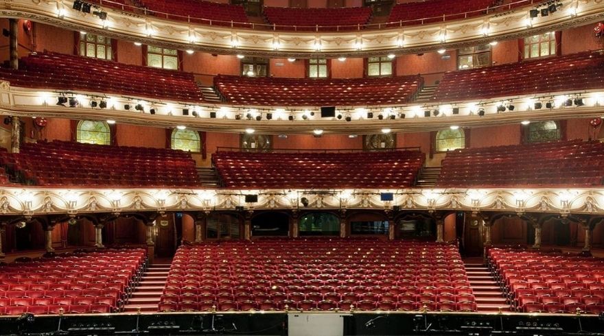 fabric collaborates with the National Opera for an electronic show