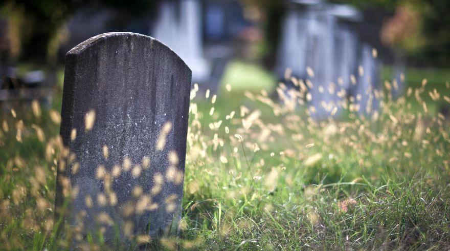 UK funeral turns into graveyard rave