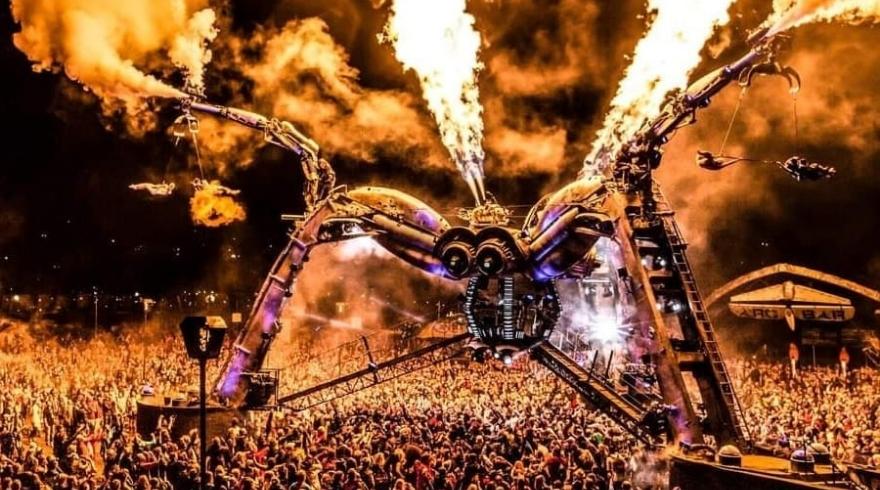 Glastonbury's fire-breathing Arcadia spider to feature at the World Cup