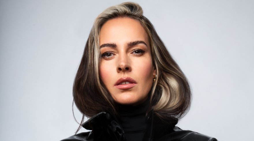 PRETTY PINK Celebrates Landmark 250th Episode of Her DEEP WOODS Radio Show